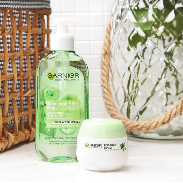 Gel rửa mặt Garnier