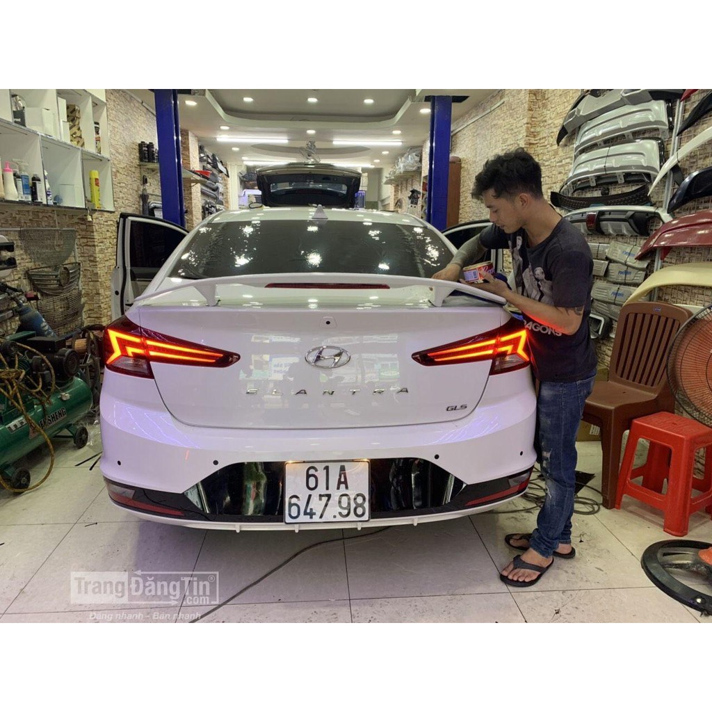 ĐUÔI GIÓ THỂ THAO XE ELANTRA CÓ ĐÈN SPORT