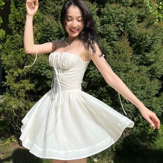 KIOBI – Đầm Lalisa 2 dây form mini ôm cúp ngực, hạ eo, tùng xòe, lưng thun, vải organza tơ trắng - KID227269T