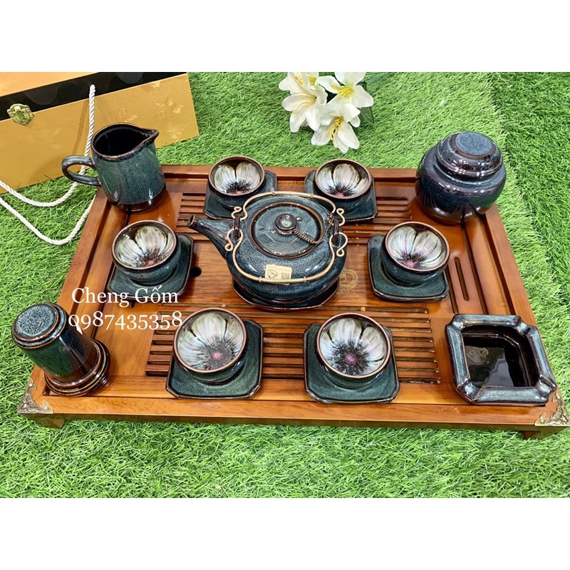 Ấm chén hoả biến hoa nở trong lòng chén gốm sứ Bát Tràng