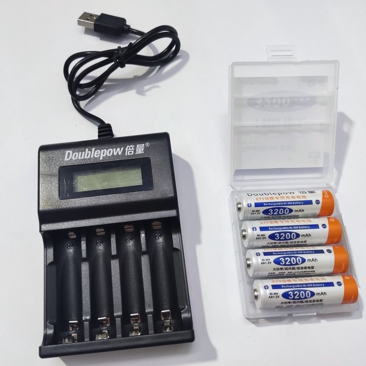 Sạc UK93B Đầu USB và 4 Pin Sạc NiMh AA 3200mAh 1.2V MiCro Karaoke Doublepow 2A  Báo Đầy Tự Ngắt