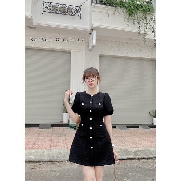 Đầm xốp đen đính nút 1 lớp