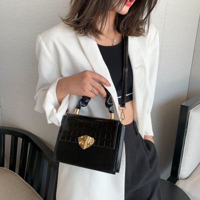 Túi Xách Nữ Dáng Vuông Quai Bèo Nhún Xinh Xắn Dành Cho Nữ Size 19 x 19 x 15cm MT105