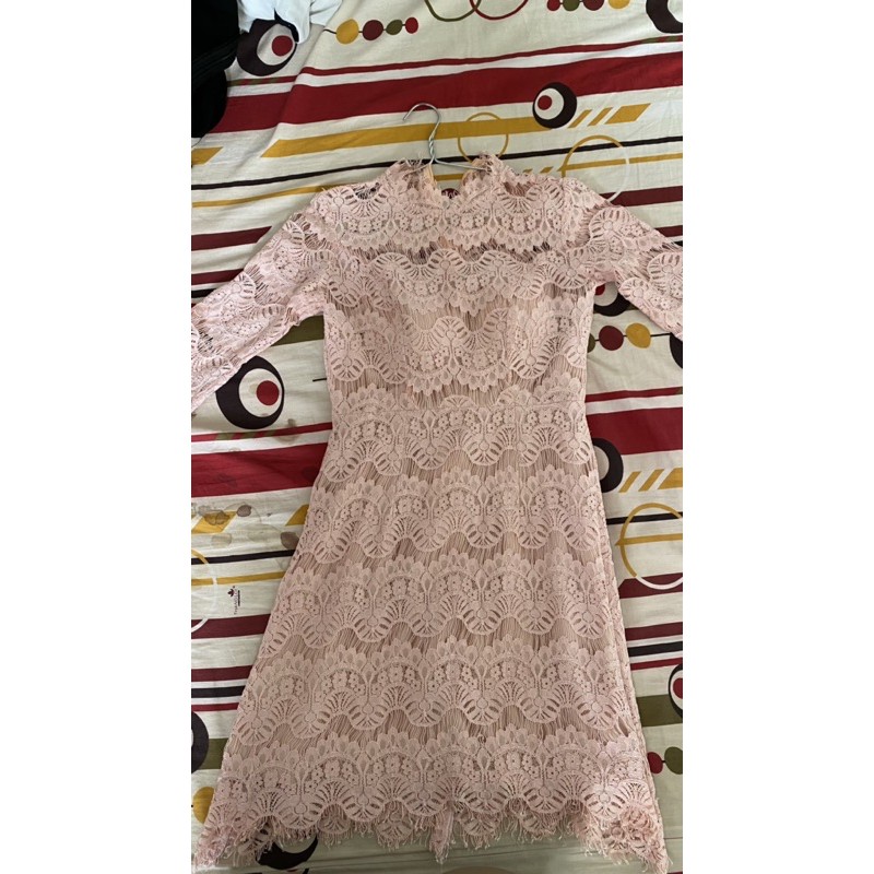 Thanh lý đầm ren hồng