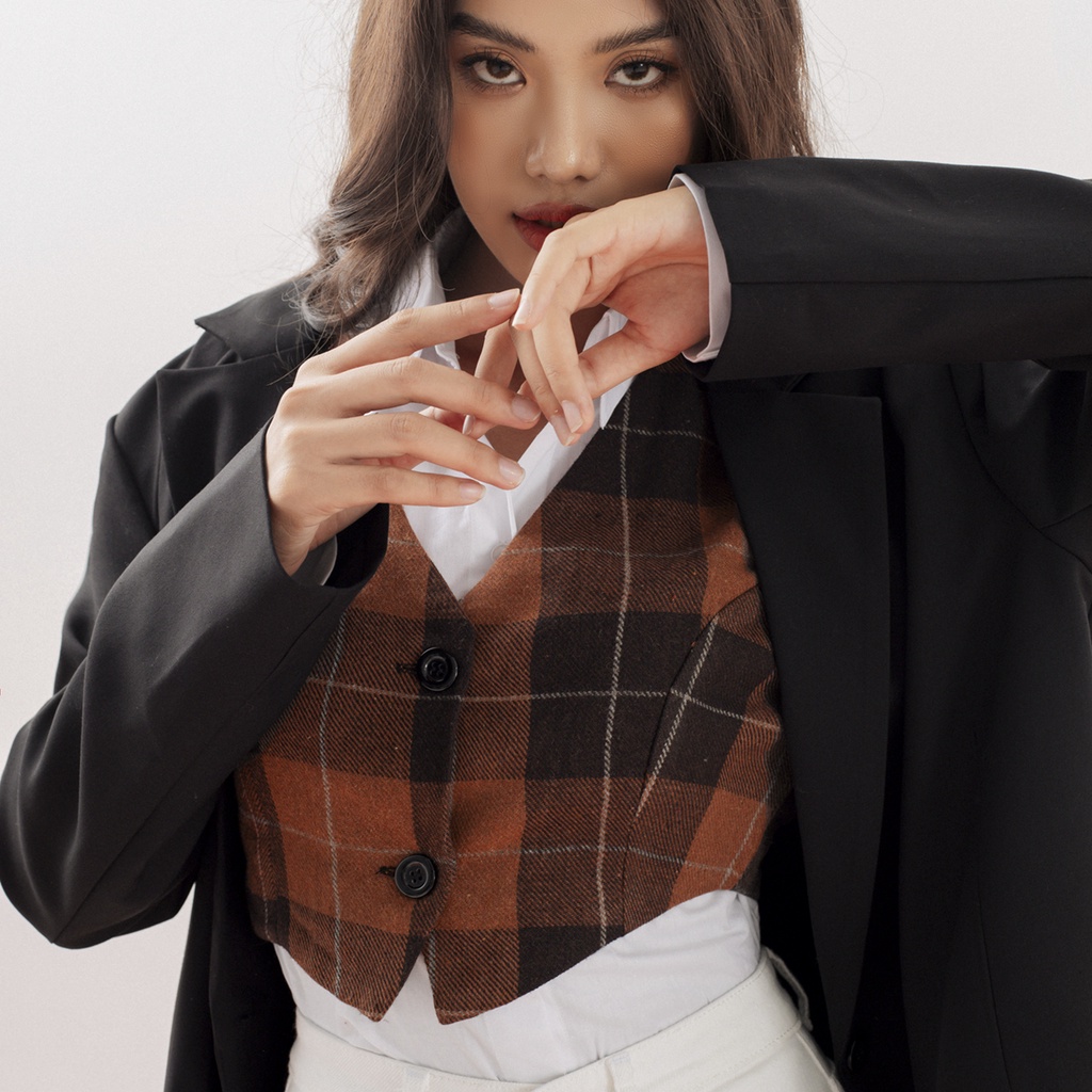 [Mã LT50 giảm 50K đơn 150K] TATICHU - Waistcoat Whithout Collar_ Áo Ghile caro nâu | BigBuy360 - bigbuy360.vn