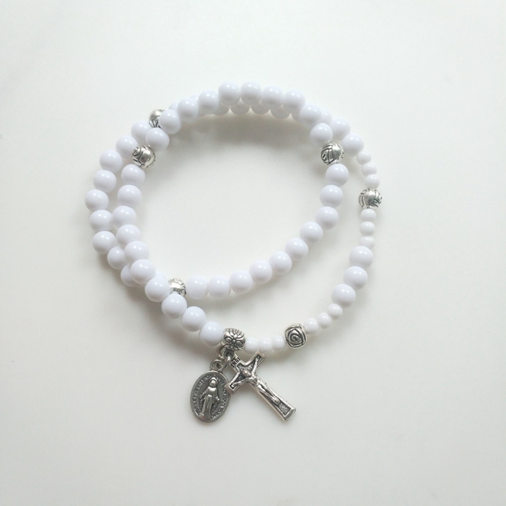 Vòng Tay Chuỗi Hạt Trắng Đính Mặt Thánh Giá