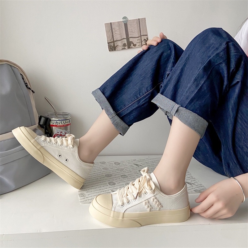 Giày thể thao nữ phối dây tết dáng cơ bản màu trắng kem