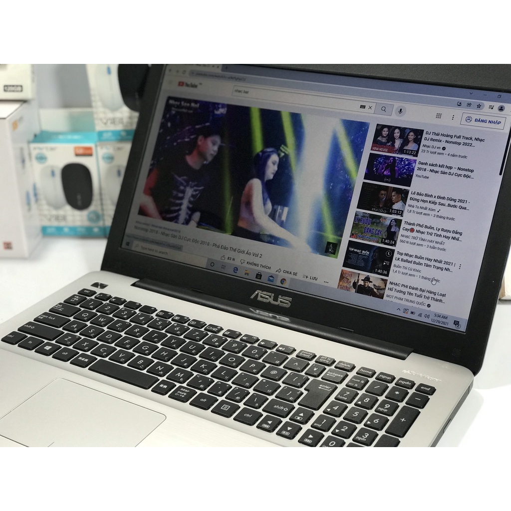 Laptop cũ Asus X555