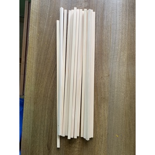 10 THANH GỖ VUÔNG  1CM DÀI 80 CM