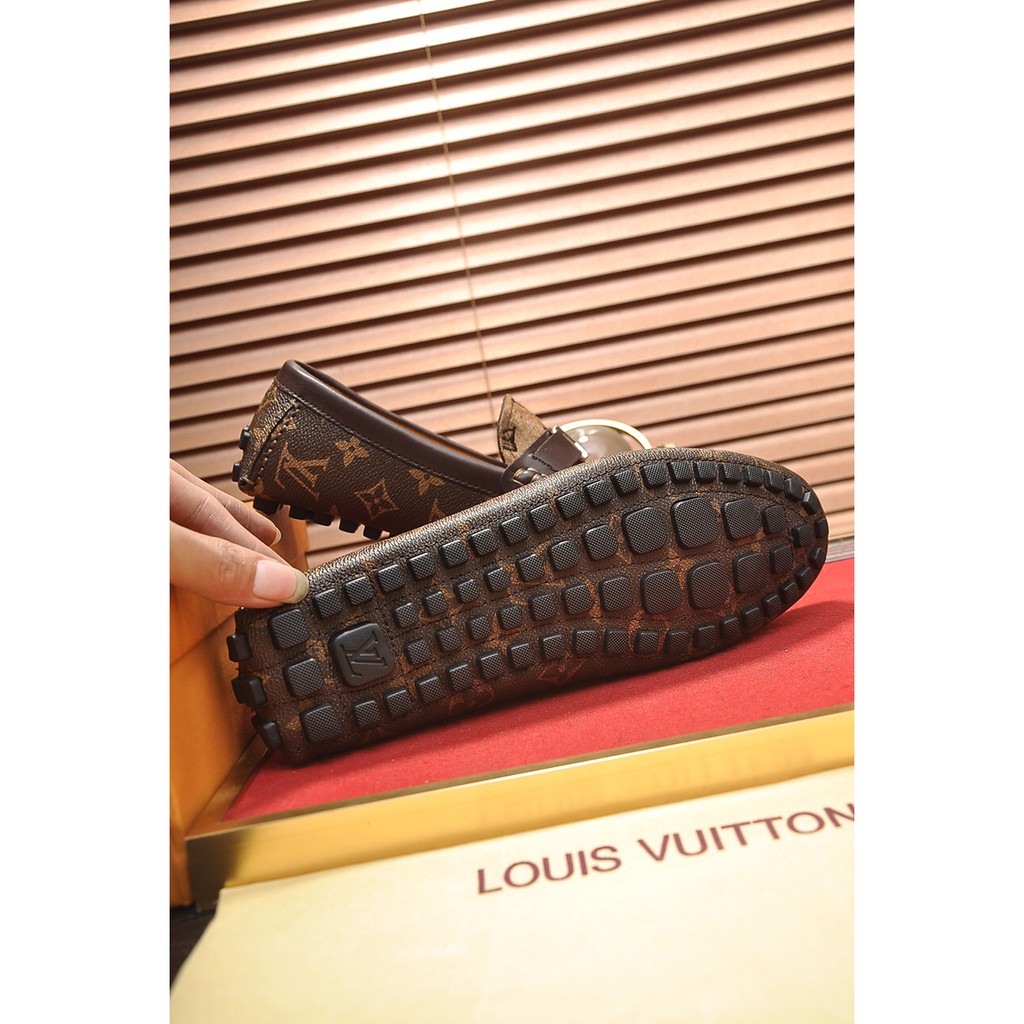 Giày sneakers nam da thật Louis Vuitton LV thiết kế độc đáo, ấn tượng nhưng vẫn mang phong cách cổ điển