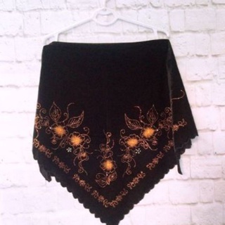 khăn nhung tam giác cho bà già