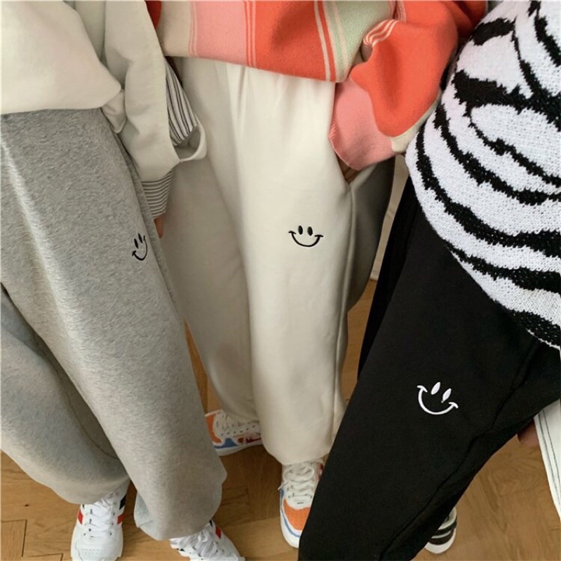 Quần jogger ống rộng bo chun nỉ ngoại thêu mặt cười unisex ulzzang nam nữ