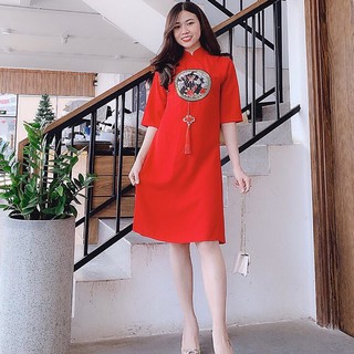 ĐẦM TẾT ĐỎ CỔ TÀU THÊU TRƯỚC NGỰC FORM SUÔNG A - DIỆN TẾT XINH XẮN MAY MẮN CẢ NĂM [ Hình trải sàn ảnh chụp thật ]