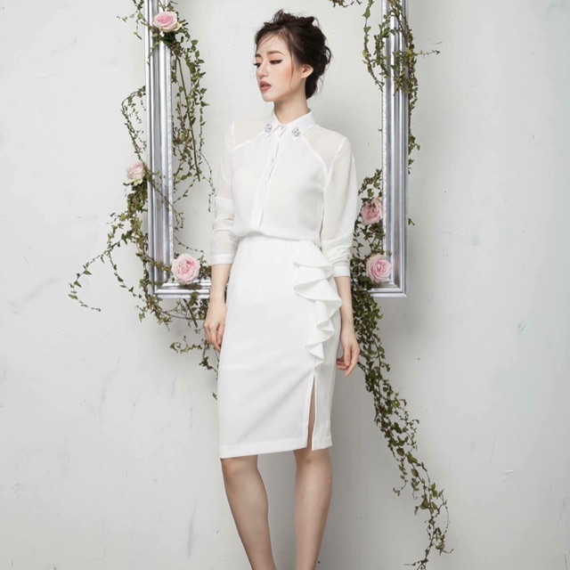Chân váy công sở xẻ trước bèo nhún thời trang | BigBuy360 - bigbuy360.vn