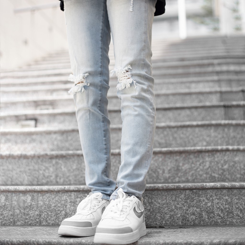 Quần Skinny Jeans Nam-Màu Xanh Nhạt-Rách Ngang Gối-Chất Liệu Cotton Co Giãn-Ống Đứng Dáng-Ống Ôm Chân Chuẩn Skinny | BigBuy360 - bigbuy360.vn