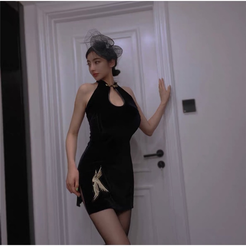 Sườn xám nhung đính hạc sexy