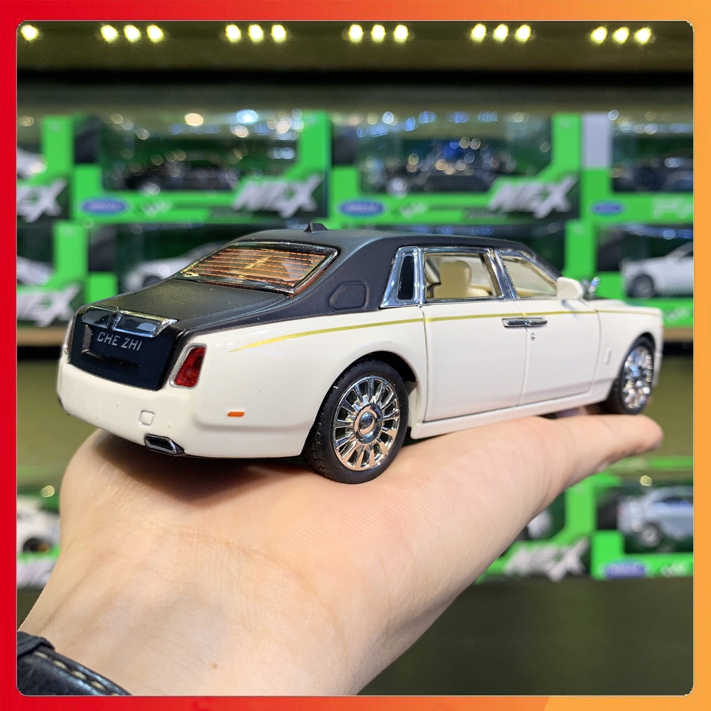 Mô hình xe Rolls-Royce Phantom VIII tỉ lệ 1:32 hãng CHEZHI