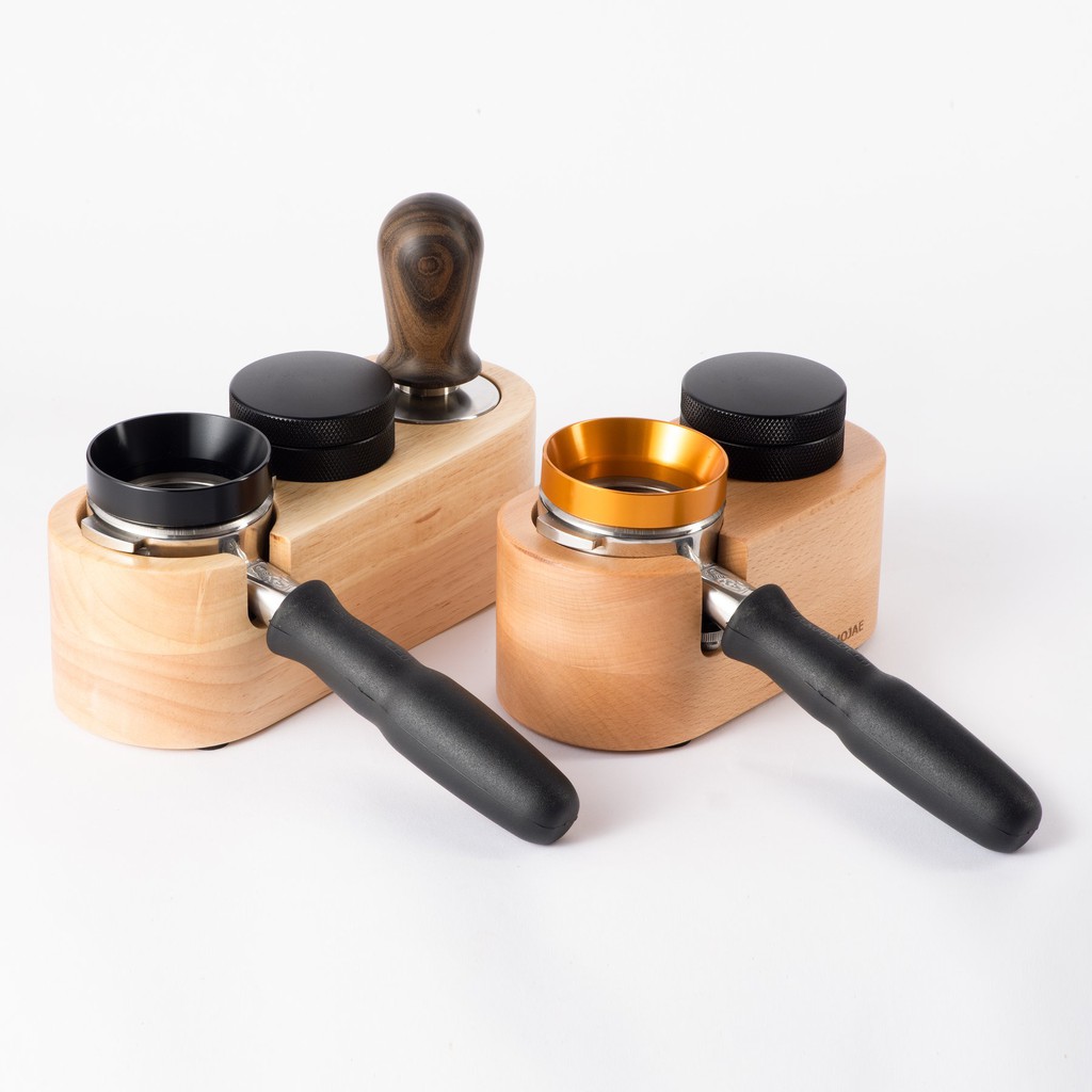 Đế gỗ hỗ trợ tamper nén cà phê espresso