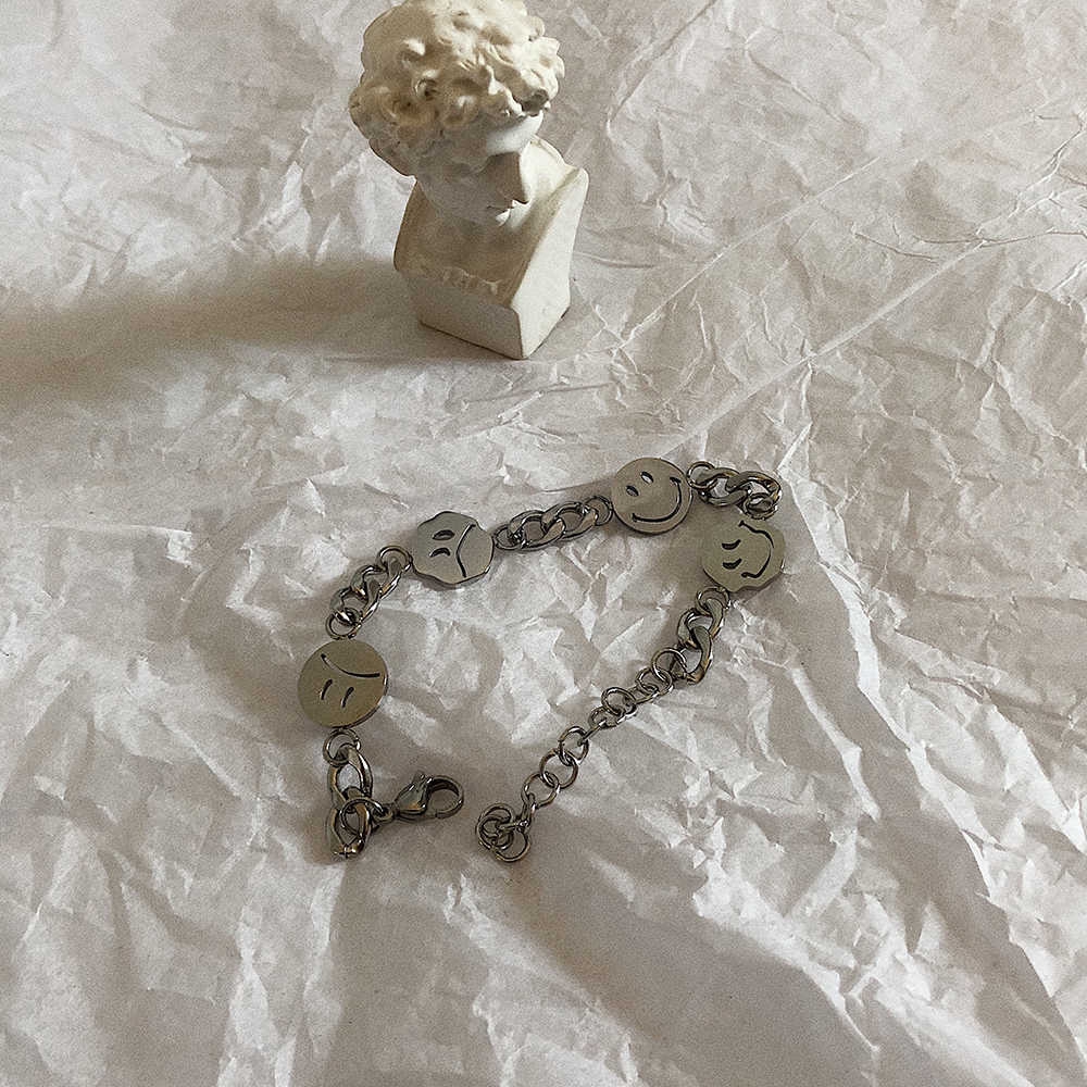 Vòng Tay Đính Mặt Cười Ngộ Nghĩnh