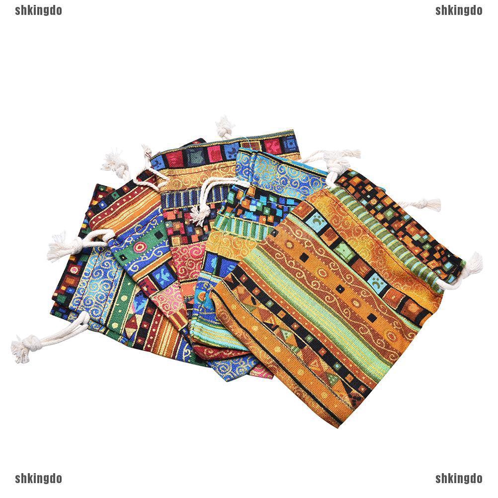 3 chiếc túi dây rút phong cách thổ cẩm độc đáo