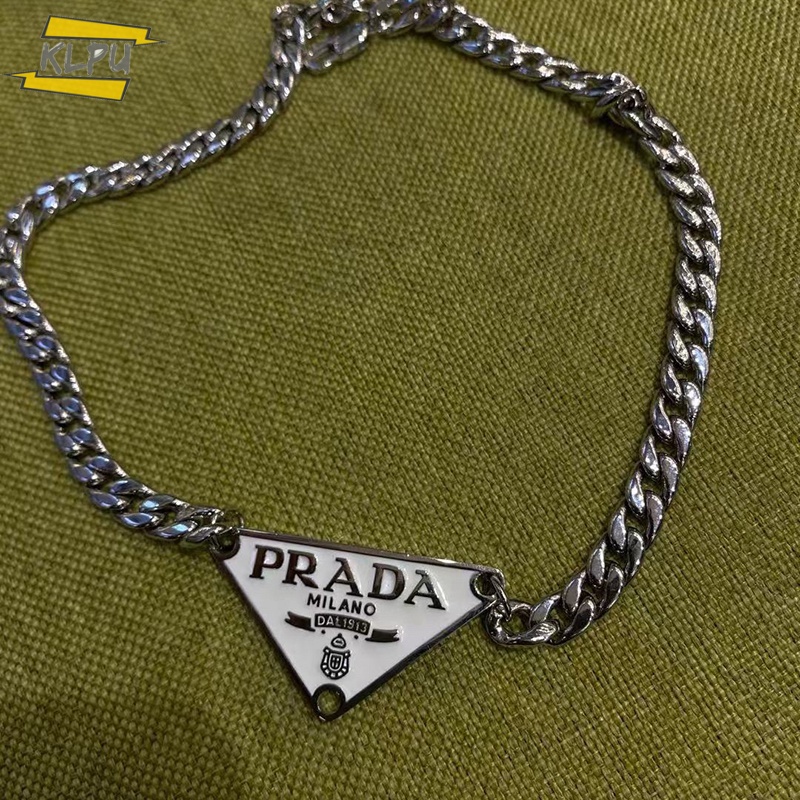 Prada Vòng cổ Mặt Tam Giác Bằng Thép Không Gỉ