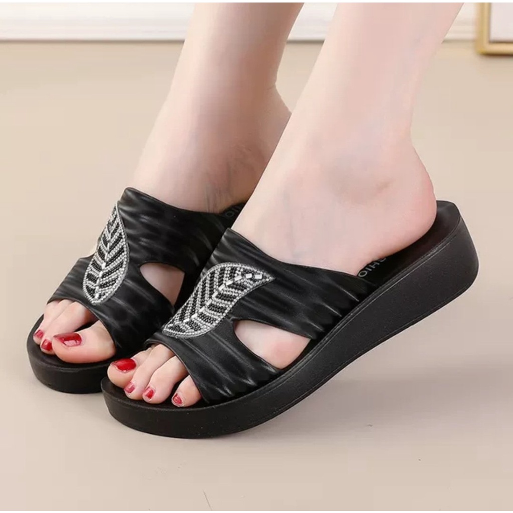 Dép xuồng chiếc lá