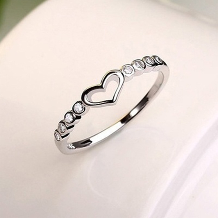 Nhẫn Trái Tim Đính Pha Lê