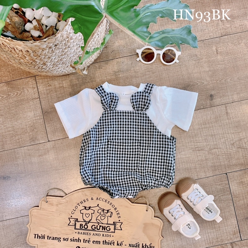 Bộ áo kèm yếm kẻ vuông