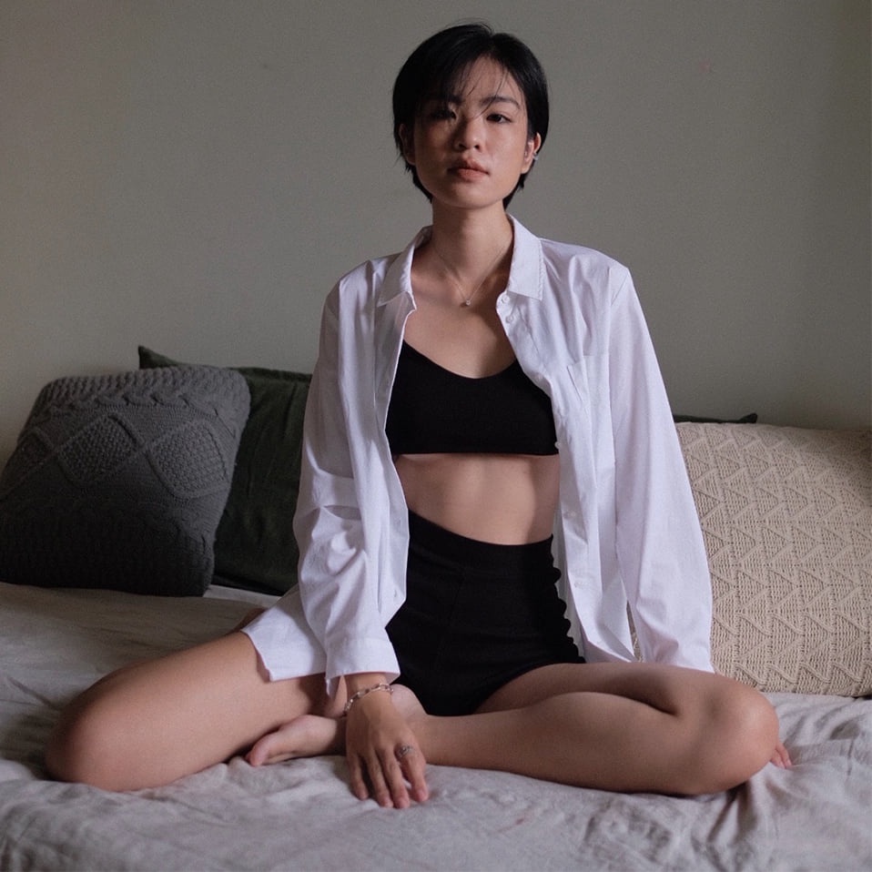 TheBlueTshirt - Áo Sơ Mi Phom Rộng Nữ Có Thân Sau Xếp Ly Màu Trắng -  Dandelion Pleated Oversize Shirt
