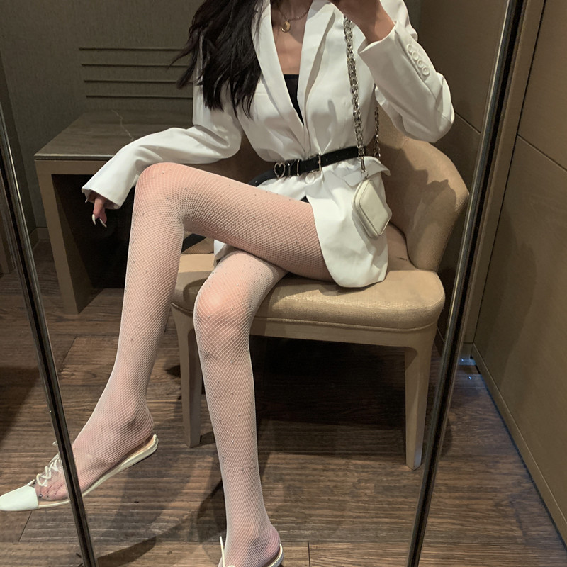 Quần tất lụa màu sáng thời trang phong cách gợi cảm cho nữ
