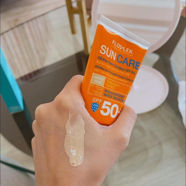 Kem Chống Nắng Floslek Sun Care - Oil Free Sun Protection Tinted Cream SPF50+ 50ml Cho Da Dầu Mụn - YUPA.STORE