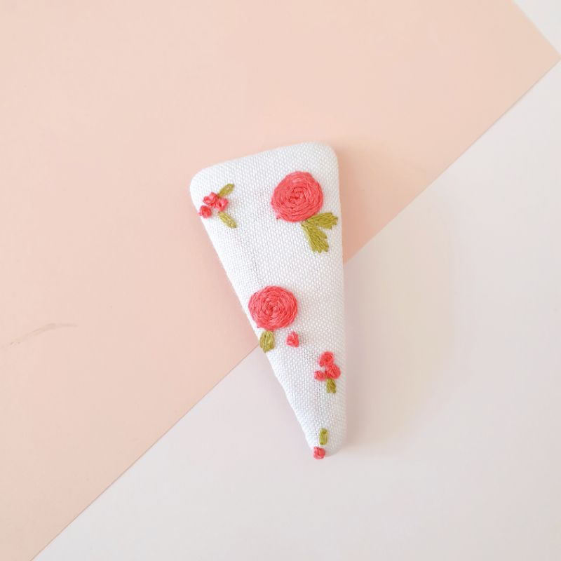 Kẹp Tóc Tam Giác Thêu Hoa