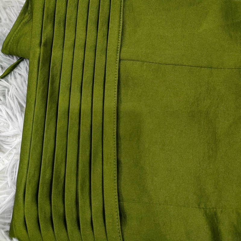 Đầm lụa xanh rêu