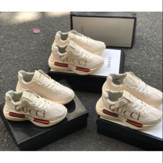 Giày thể thao cặp đẹp nhất