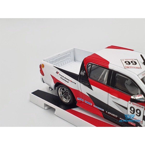 Xe Mô Hình Toyota Hilux Tỉ lệ 1:64 Hãng sản xuất Tarmac Works