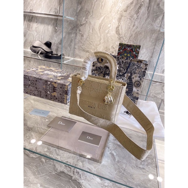 Túi xách Diỏr D Lite thêu  thêu sz 24 hàng xưởng