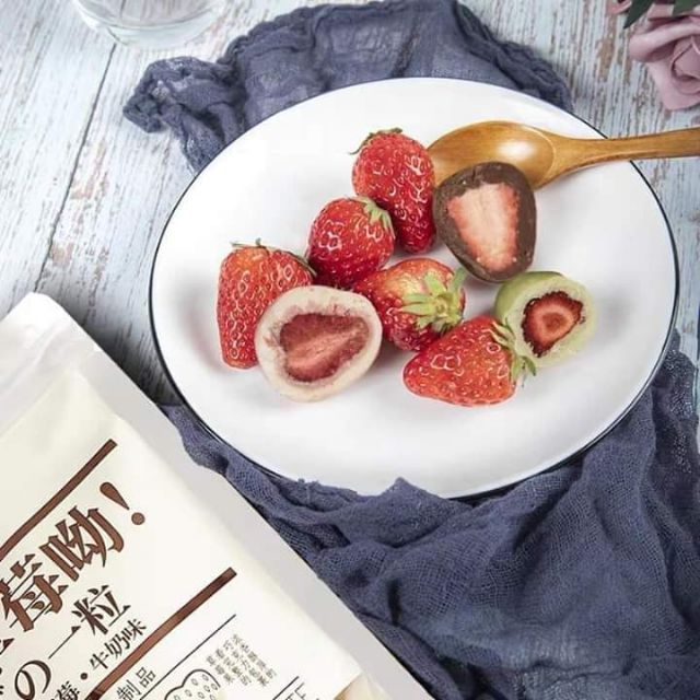 Socola nhân dâu tây