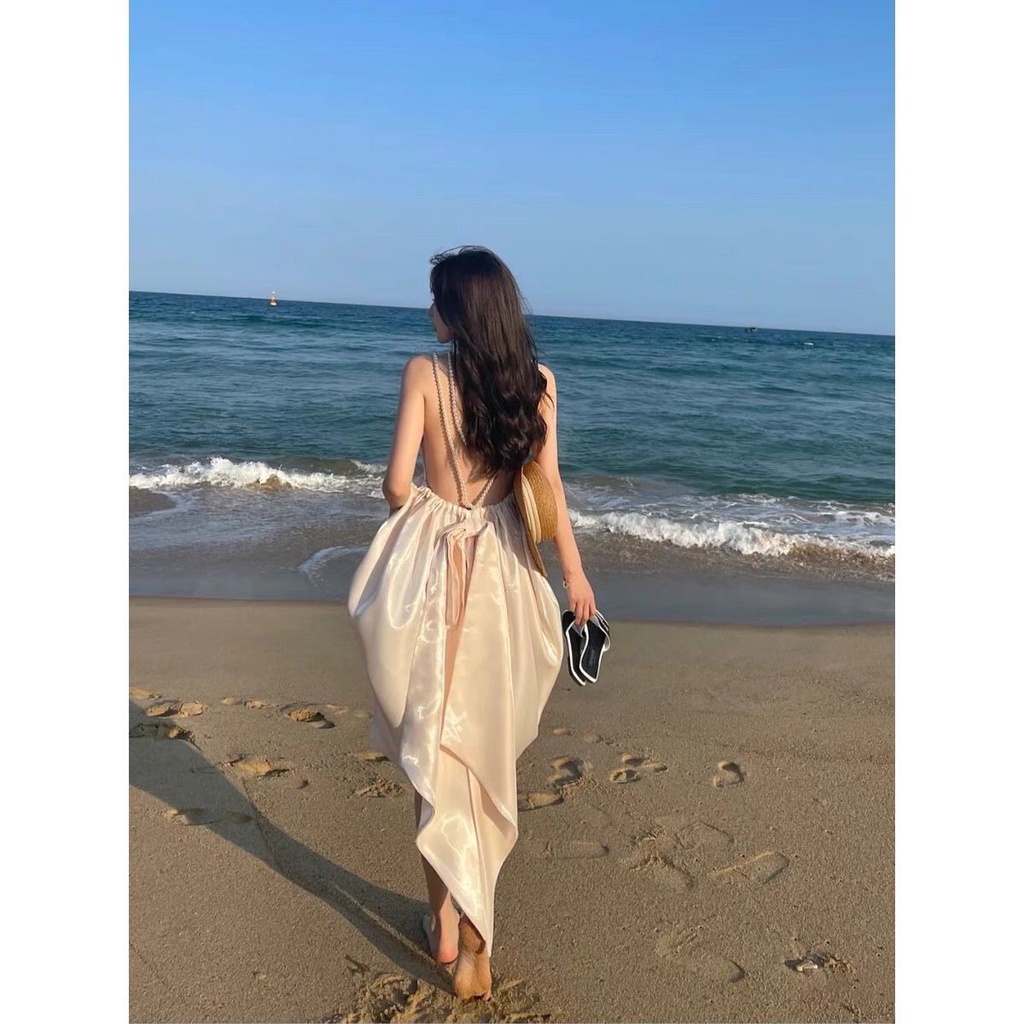 Đầm hở lưng thắt nơ đính ngọc trai thời trang đi biển