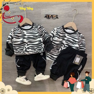 SET BÉ TRAI QCCC ÁO NỈ NGỰA VẰN + QUẦN KAKI ĐEN