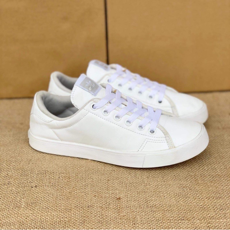 Giày adidas real chính hãng đã qua sử dụng