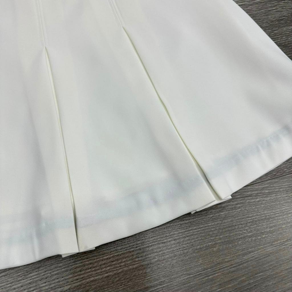 Chân váy tennis trắng
