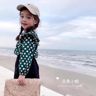 áo chấm bi kèm váy jean cho bé