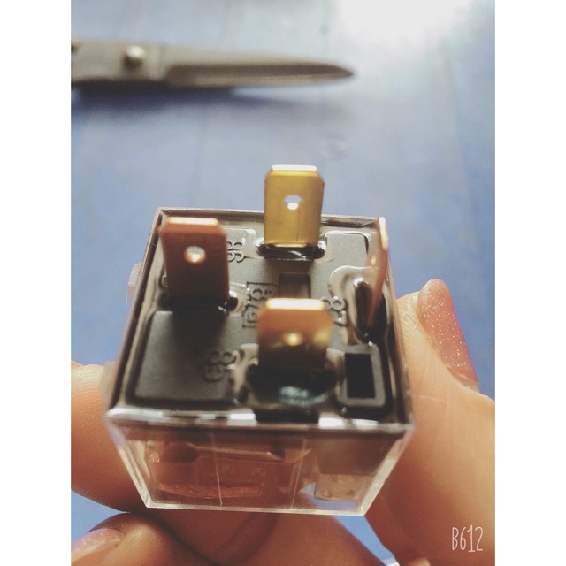 Rơ le 4 chân , 5 chân 12v , 24v HỘP 10 CON