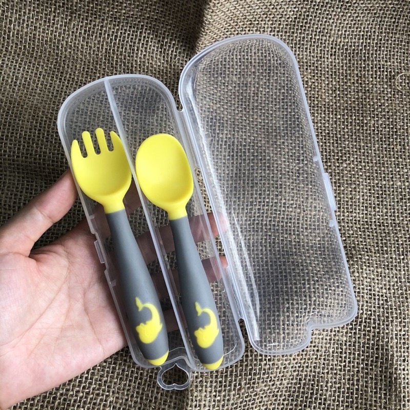 BỘ THÌA ĂN DẶM + DĨA SILICON UỐN CONG CHO BÉ [KÈM HỘP]