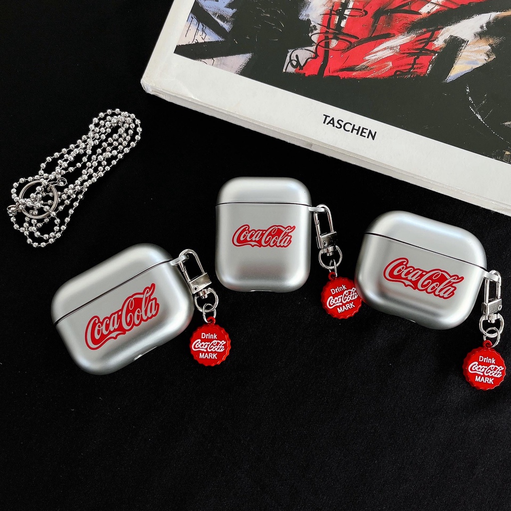 Vỏ Bảo Vệ Hộp Sạc Tai Nghe Airpods3 / Pro / 2 Bằng Bạc Họa Tiết Coca Cola Màu Đỏ Độc Đáo Kèm Móc Tre