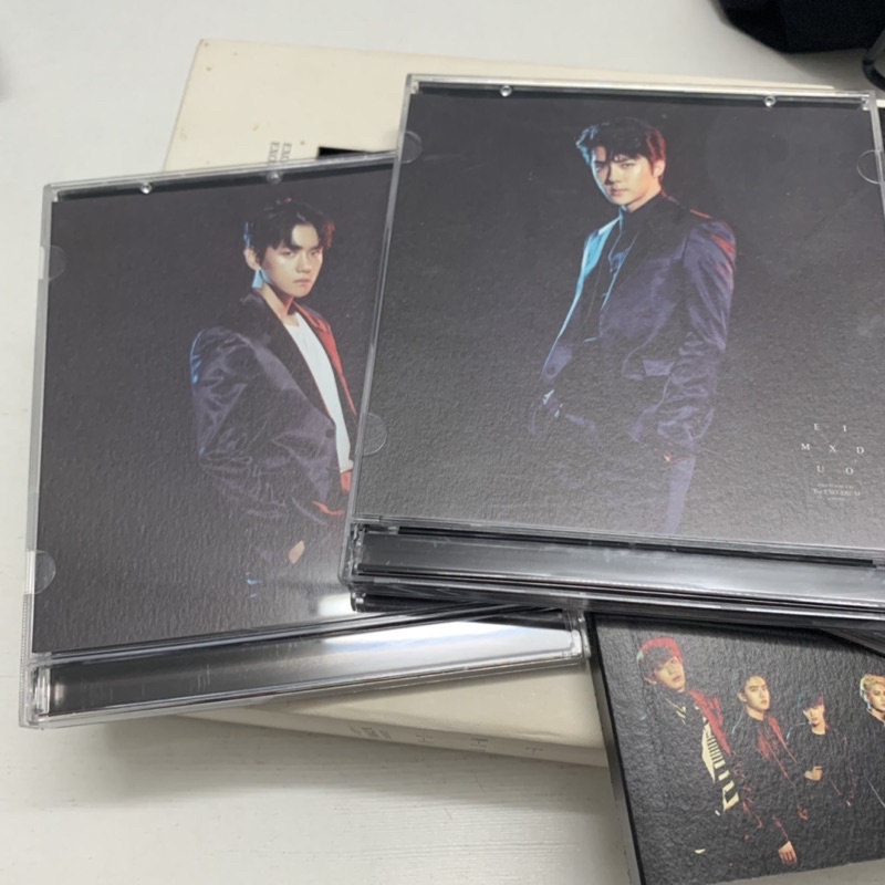 Ảnh DVD EXO'rDIUM Seoul #3 có sẵn (box bị ố, đồ bên trong không sao)