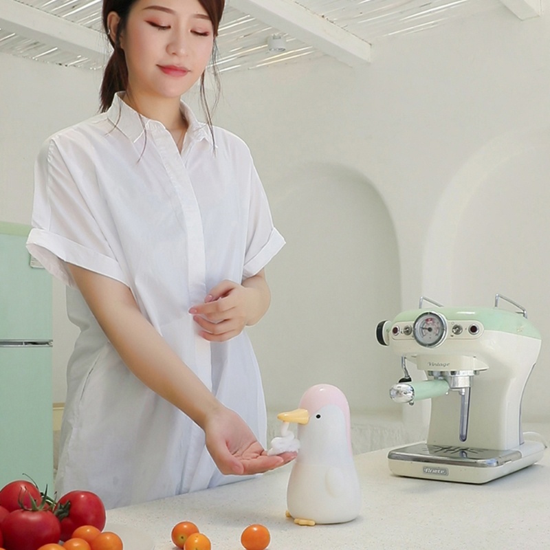 Bình Đựng Xà Phòng Tạo Bọt Tự Động Hình Chim Cánh Cụt Dễ Thương