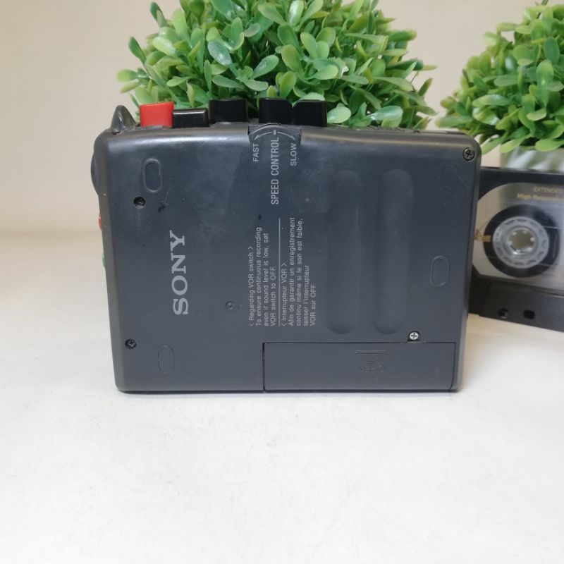 Máy nghe nhạc cát sét băng tape cassette Sony Walkman TCS-30D có loa ngoài nghe khá to