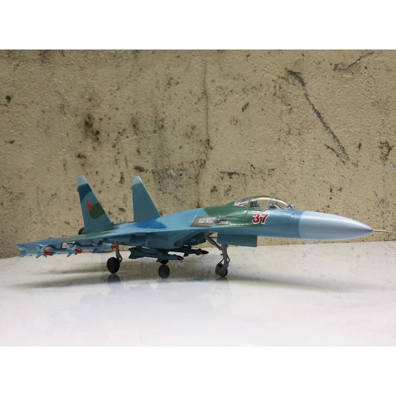 Mô hình Máy báy SU-37. 1:72-ABS