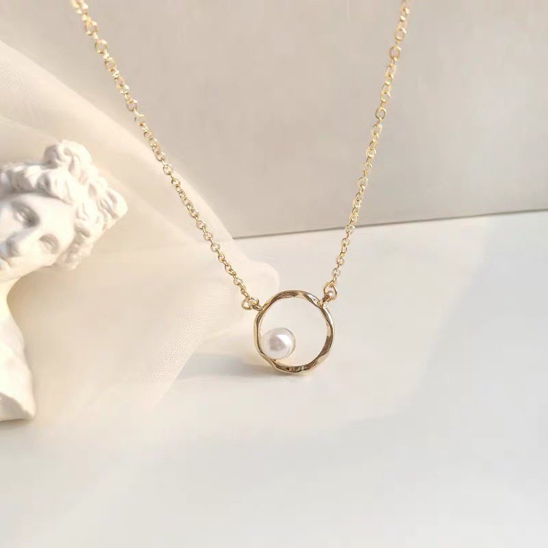 Vòng cổ tròn đính 1 viên n.g.ọ.c màu vàng rất thanh lịch phong cách Hàn Quốc